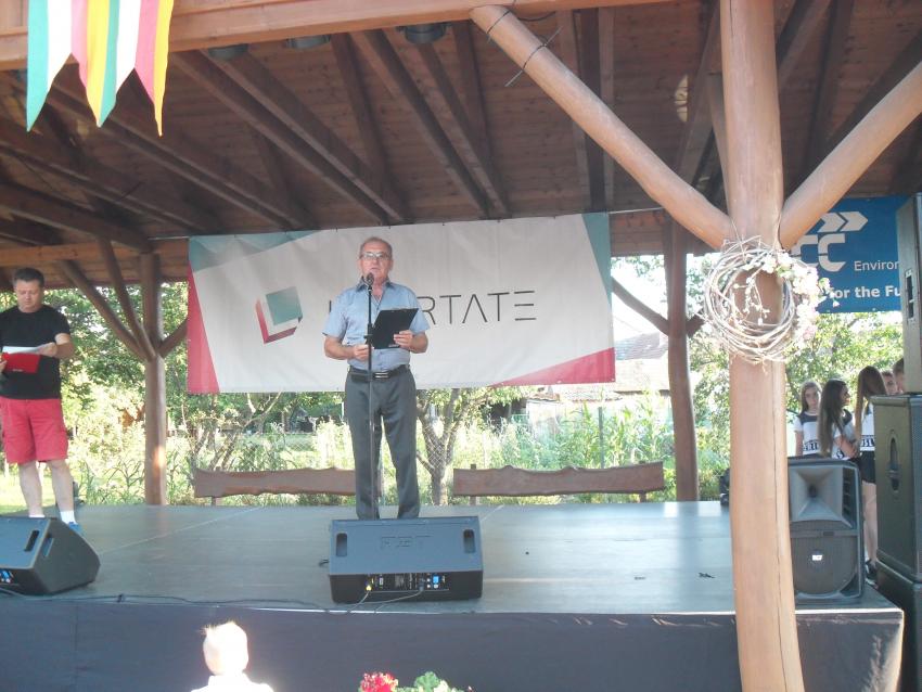 A változatos programokat Morva László polgármester nyitotta meg.